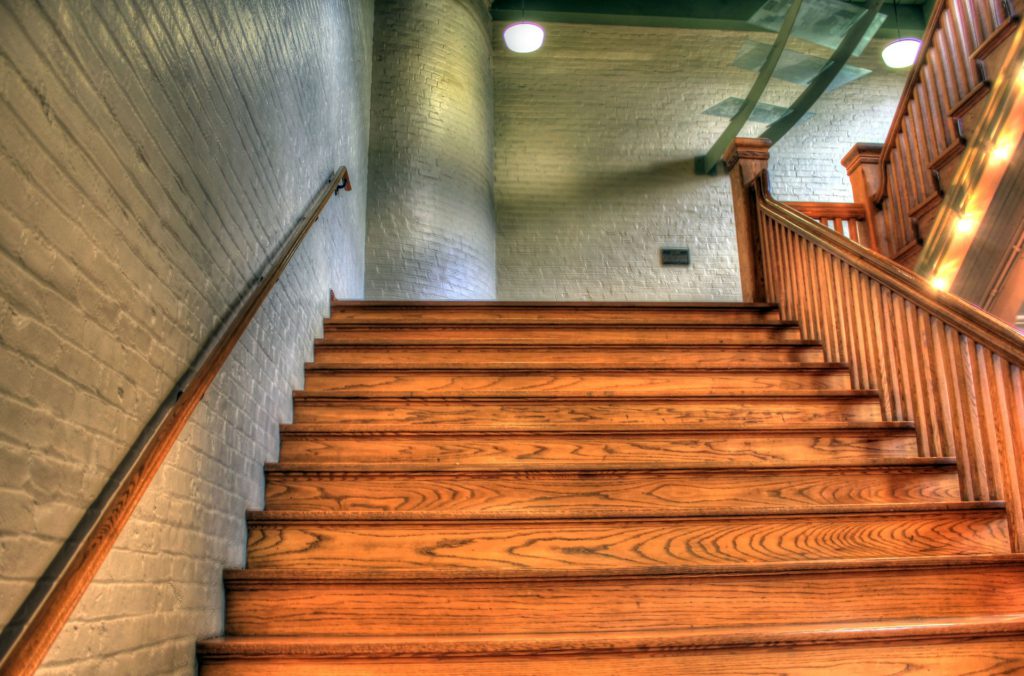 Houten trappen Van Damme Filip | van.damme.filip@telenet.be | Actief in Dentergem als ✅ Trappenmaker ✅ bekleden betontrappen ✅ bekleden houten trappen ✅ Herstelling trappen